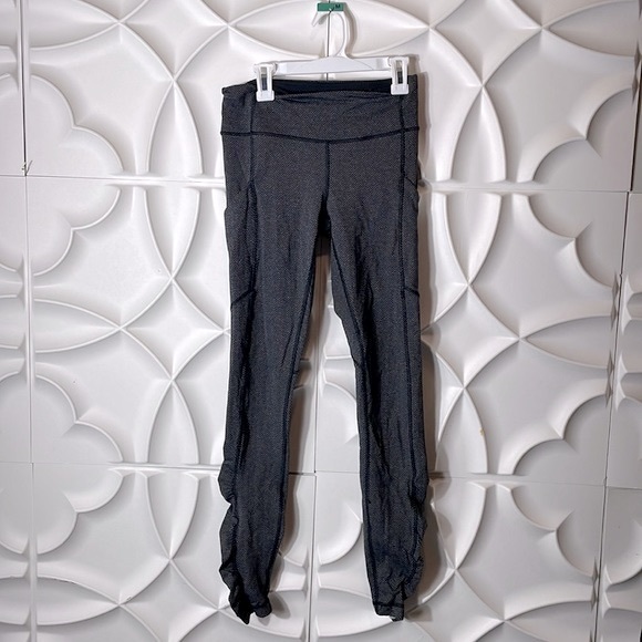 lululemon athletica Pants - Lululemon high rise piped grey marl leggings sz 4. (Iiii)